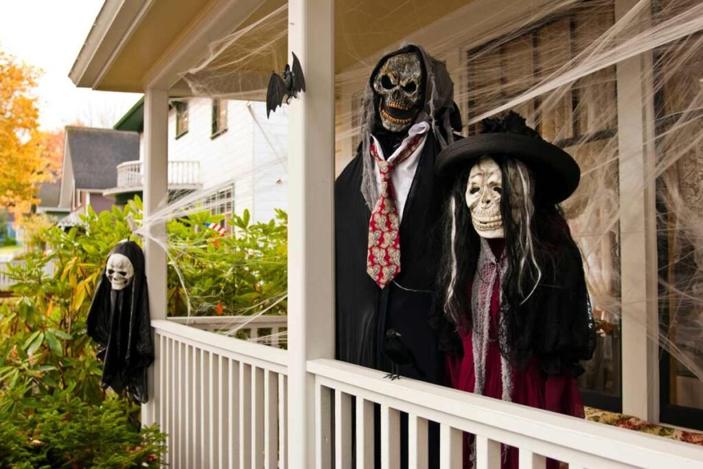 Girls Night Out Ideas by Personality Type 9 Girls Night Out Ideas by Personality Types Haunted Tour